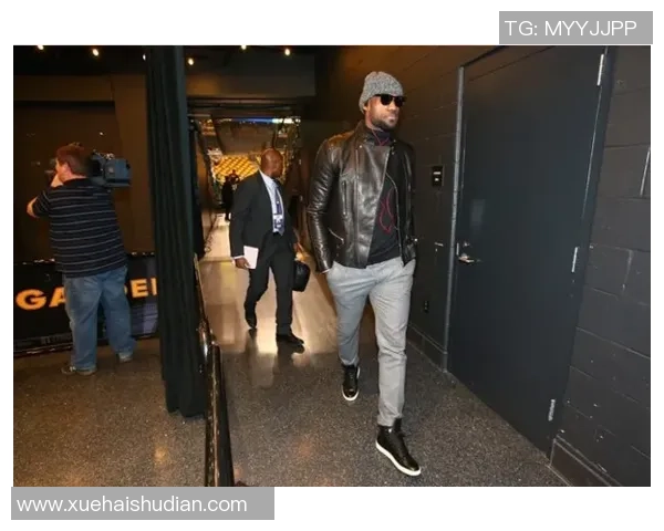 球星穿袜子足球：从球场到时尚潮流的跨界影响力分析